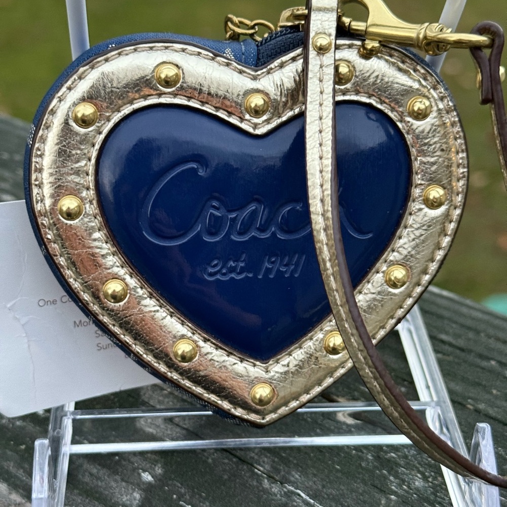 RARE NWT COACH POPPY HEART STUDDED SCRIPT COIN PURSE WRISTLET